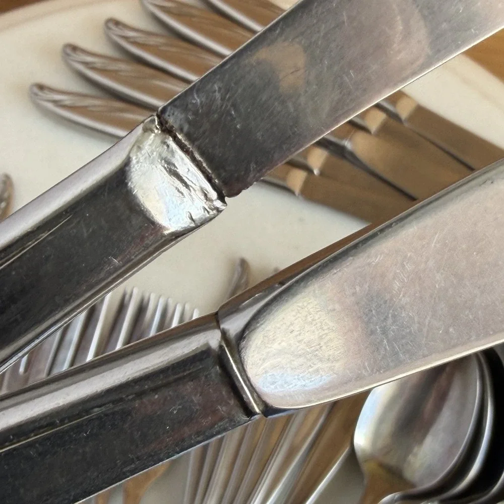 WM Rogers & Son Stainless Flatware Bermuda Vintage Swirl Set Of 37